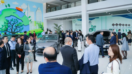 氢能新时代先驱轿车--丰田(MIRAI II)氢燃料电池轿车佛山首场发布会